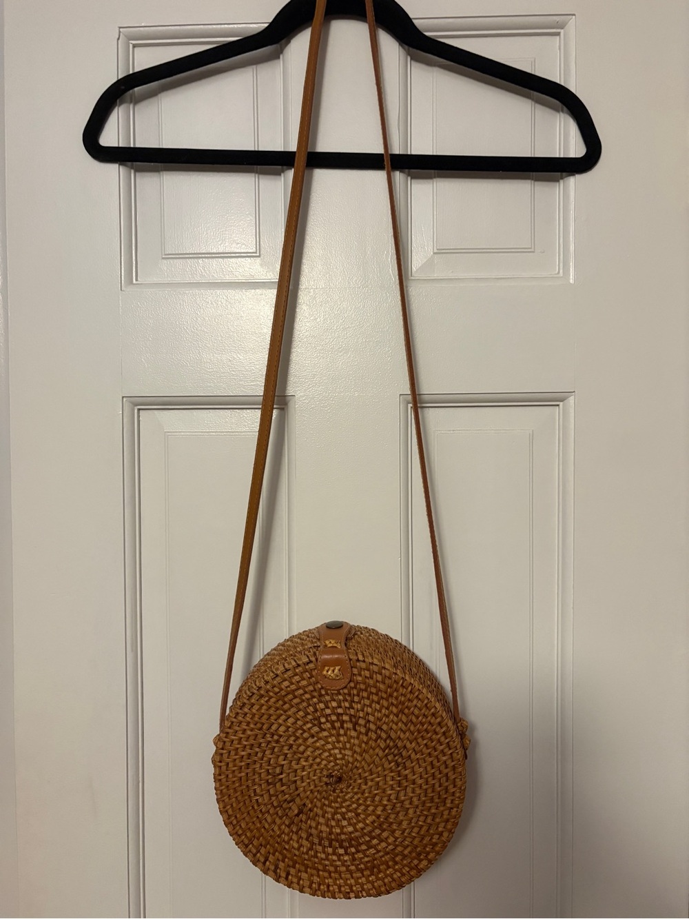 Round Woven Crossbody Bag in Tan